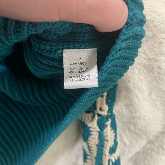 Pink Lily. Blue Crochet Sleeve Sweater. Size Small. - Picture 5 of 7